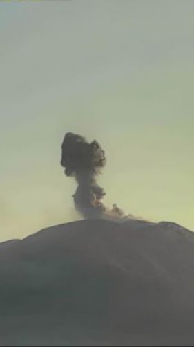 Aktivitas Erupsi Meningkat, Status Gunung Ili Lewotolok Naik Jadi Level Siaga