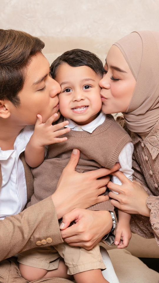 Intip Pemotretan Terbaru Keluarga Pasangan Lesti Kejora dan Rizky Billar, Ekspresi Lucu Baby L Bikin Salfok