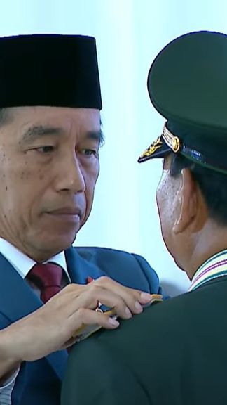 Jokowi Bantah Ada Transaksi Politik di Balik Kenaikan Pangkat Jenderal Kehormatan Prabowo