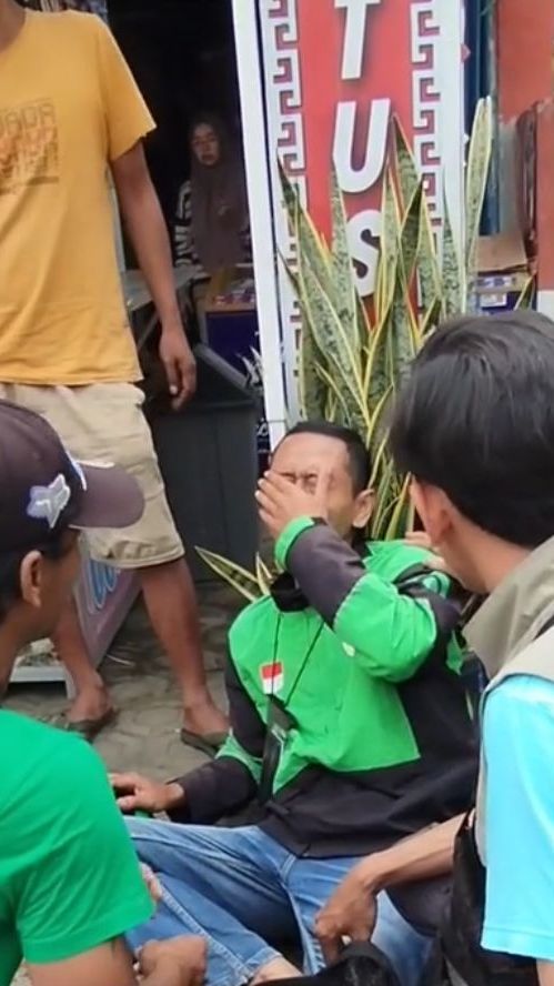 Diberi Ujian Bertubi, Driver Ojol Ini Menangis karena Motornya Hilang saat Ambil Orderan