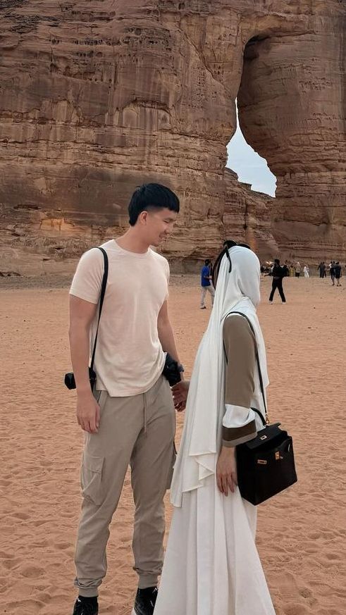 Foto-Foto Momen Nikita Willy Kunjungi Al Ula saat Umrah, Baby Issa Ceria di Gurun Pasir