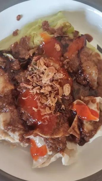 Uji Coba Makan Siang Gratis ala Prabowo di SMP Tangerang, Ternyata Menunya Ada Nasi, Gado-Gado, hingga Siomay