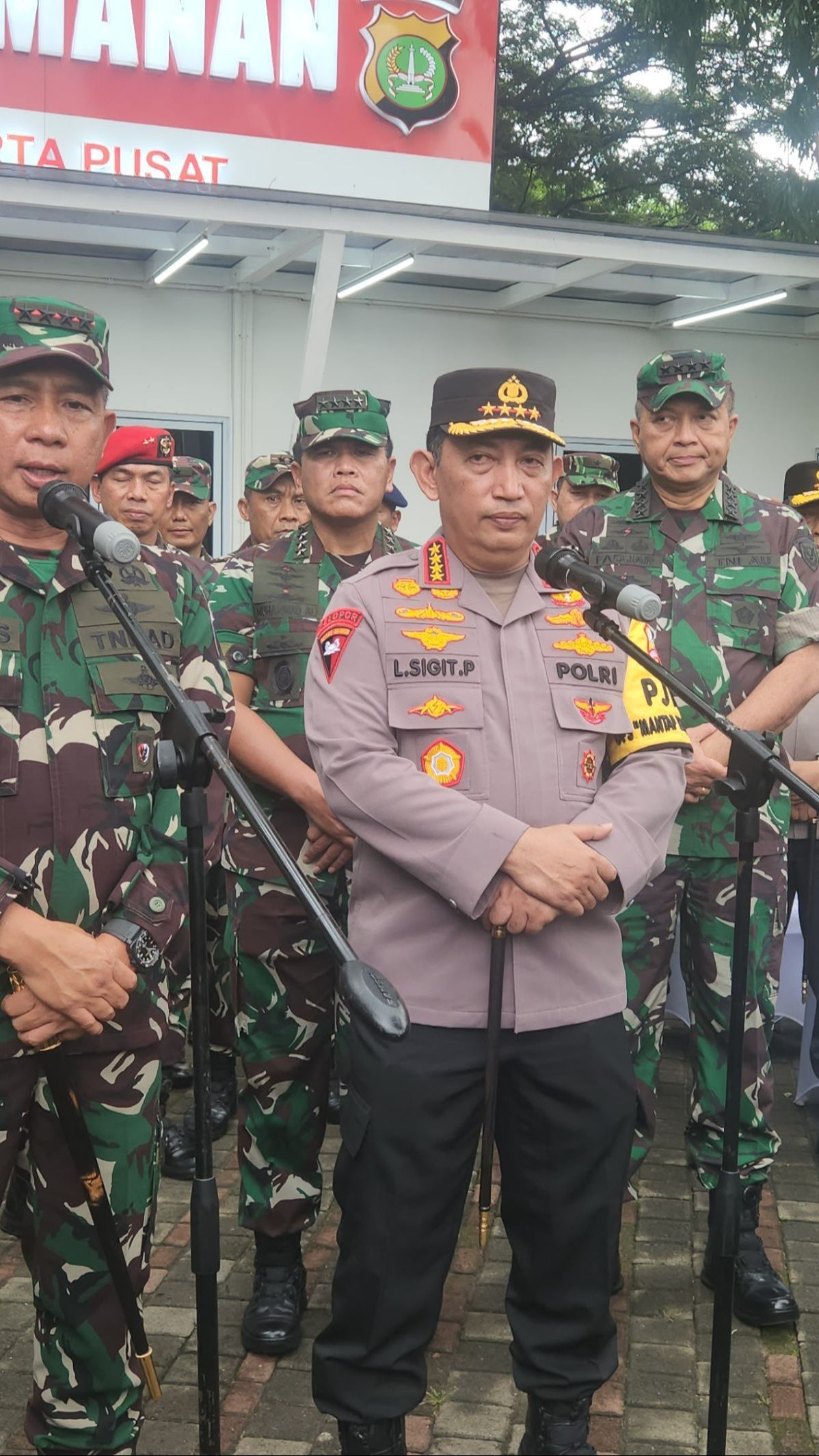 VIDEO: Fokus Kapolri Listyo saat Jokowi Bicara Penting, Bukan Hanya Mendengar