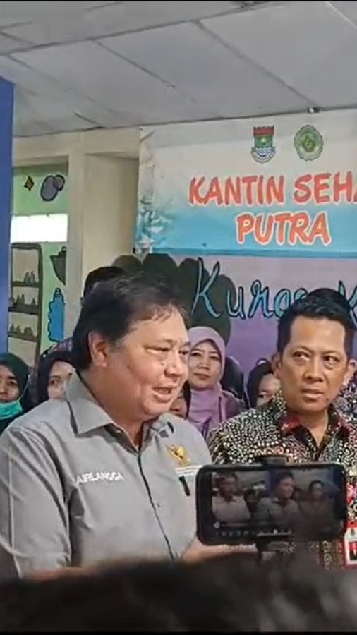 VIDEO: Menko Airlangga Cek Porsi Makan Siang Gratis Rp15 Ribu 