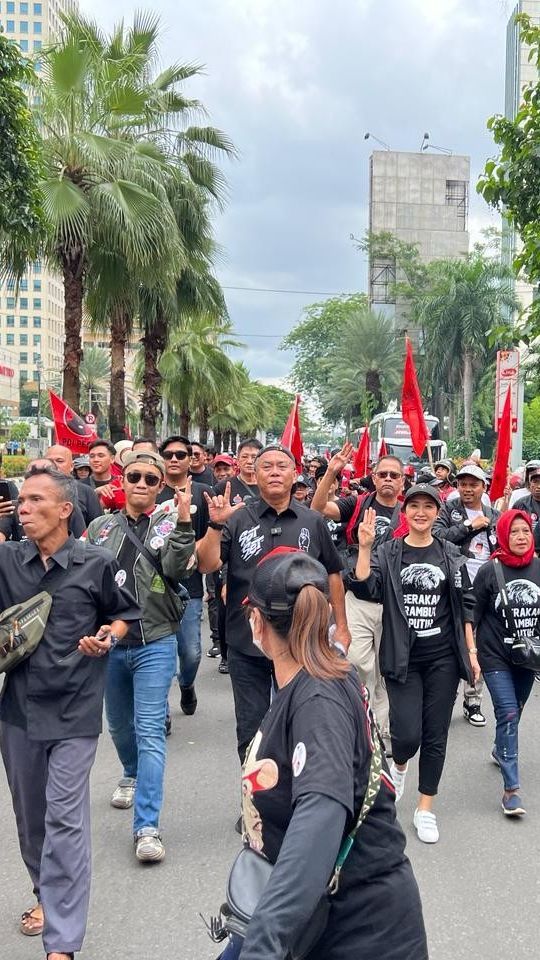 Ribuan Massa Sohib Pras Long March dari Sekretariat TPD ke GBK Ikuti Kampanye Akbar PDIP