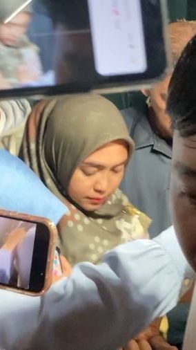 Ria Ricis Bungkam Seribu Bahasa saat Ditanya Soal Gugatan Cerainya ke Teuku Ryan, Raut Wajahnya Sedih