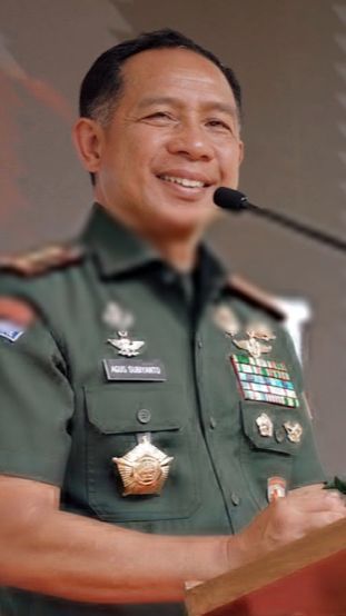 Gokil, Tampil Casual Panglima TNI saat Bernyanyi Sambil Main Gitar Bawakan Lagu Naif 'Benci untuk Mencinta' Sang Anak Gebuk Drum