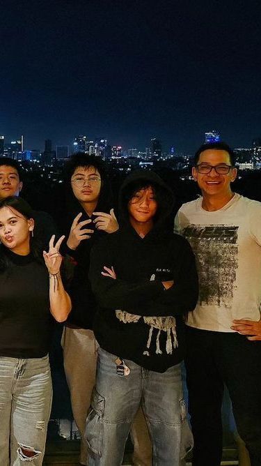 Potret Ultah Kenzo Anak Ari Wibowo, Momen Manis Bareng Lovely Rumangkang Putri Angel Karamoy Disorot