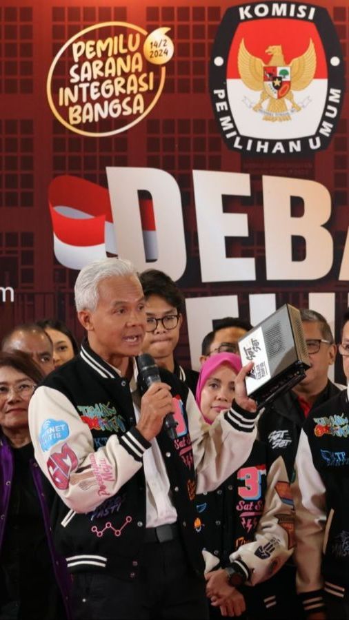 VIDEO: Ganjar Mendadak Pamer Alat Canggih untuk Internet Gratis & Bahas Bansos Usai Debat