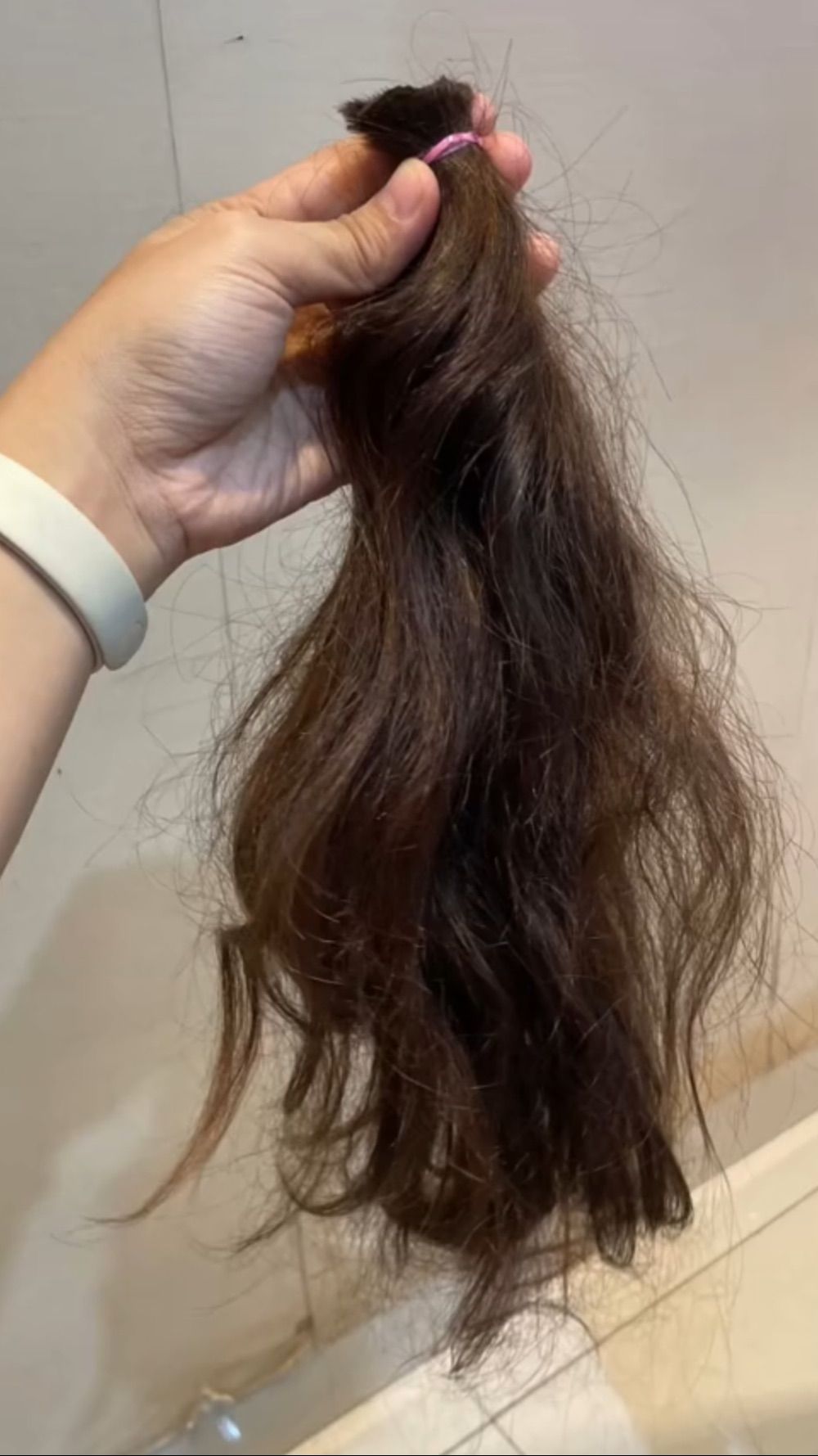 Berjuang Lawan Kanker, Perempuan Ini Tak Kuasa Tahan Tangis Relakan Rambut Indahnya