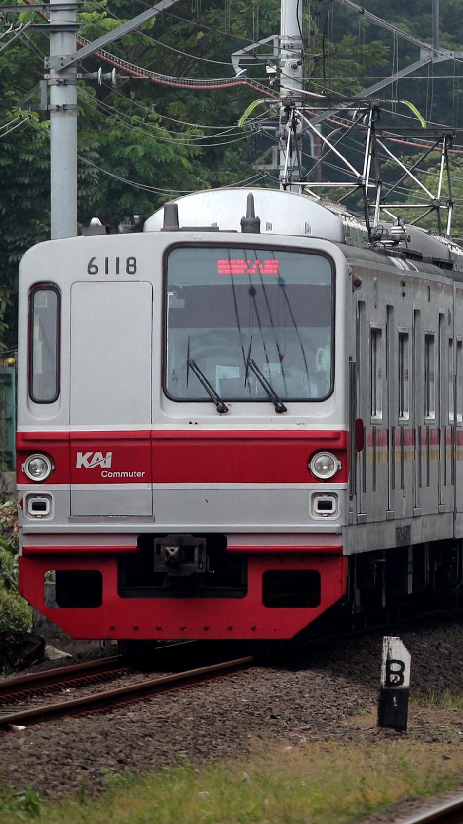 KAI Commuter dan Polisi Masih Buru Pelaku Pembuang Kasur Spring Bed di Jalur KRL