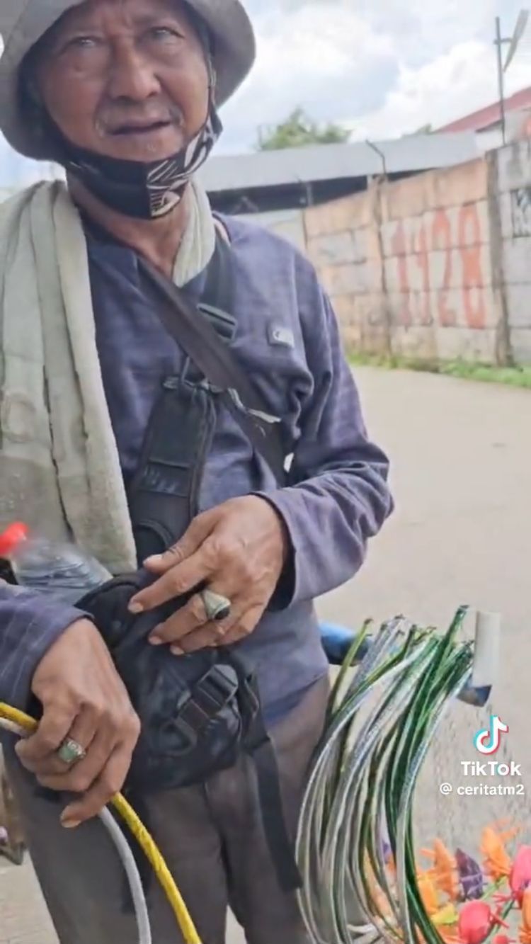 Kisah Kakek Jagat Penjual Mainan Keliling yang Sering Pulang dengan Tangan Kosong, Bikin Haru