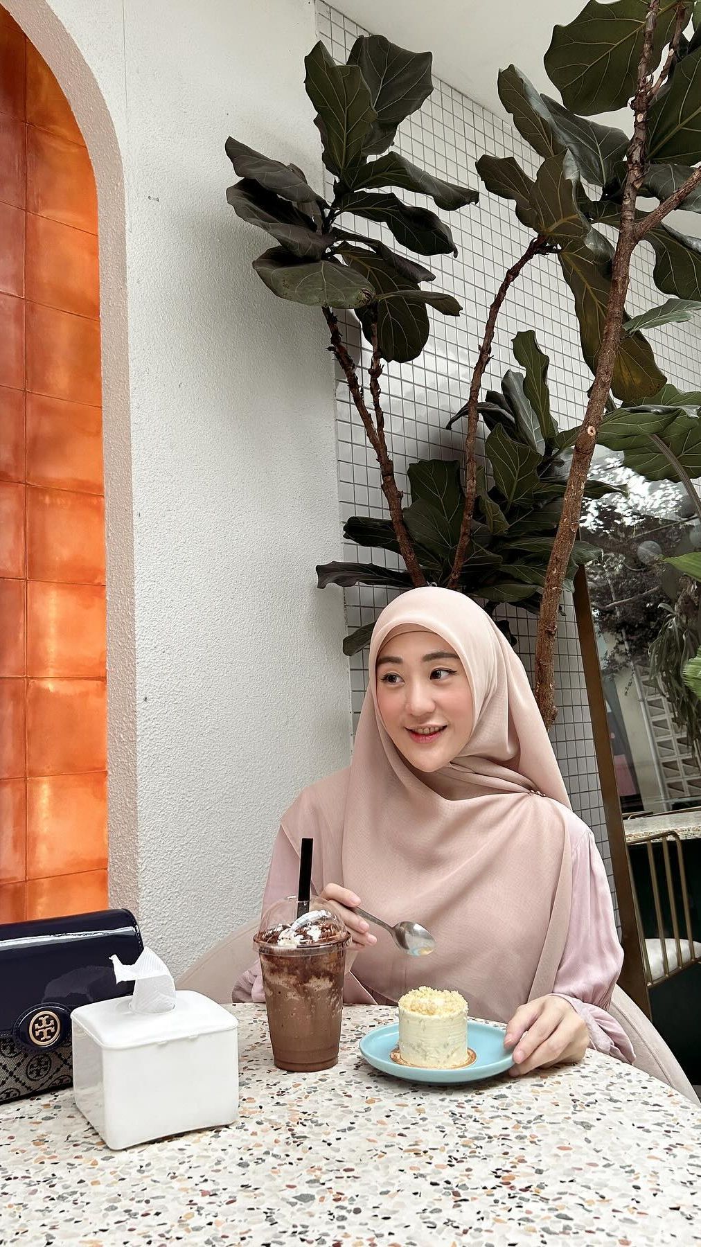 Potret Terbaru Larissa Chou yang sedang Hamil Anak Kedua, Aura Cantik Bumil Disebut Makin Memesona