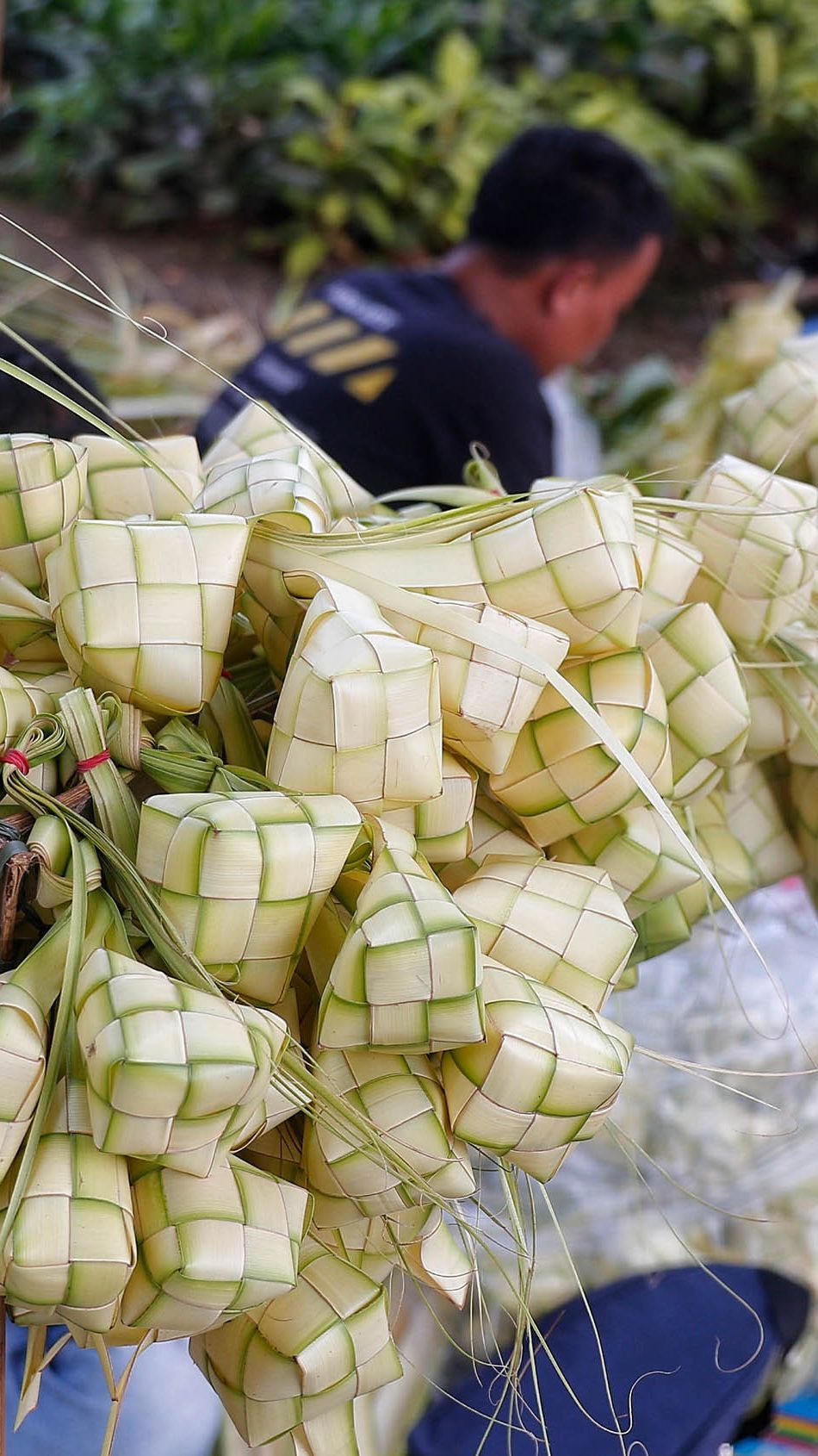 Tak Hanya Lebaran, Ini Makna Tradisi Belah Ketupat oleh Warga Serang untuk Peringati Isra Miraj