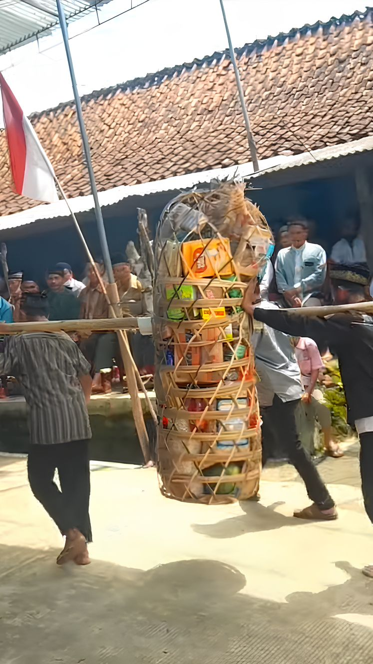 Mengenal Tradisi Rajabiyah dan Jamjaneng di Kebumen, Meriahkan Isra Miraj dengan Besek Raksasa