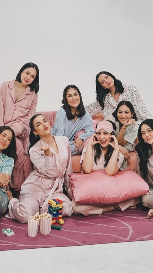 Potret Nagita Slavina Bareng Bestie Jalani Pemotretan ala Pajamas Party, Cantik-cantik Semua!