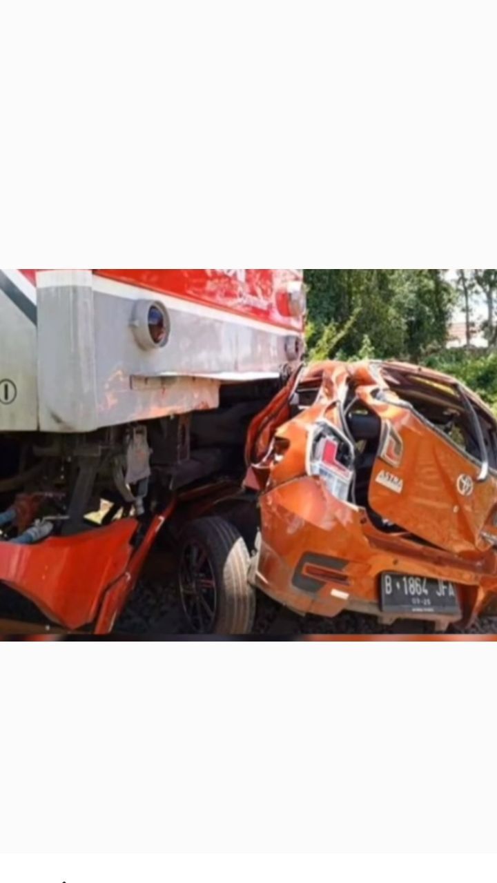 Tabrakan Mobil Vs KRL Tanah Abang-Rangkasbitung, Satu Orang Tewas