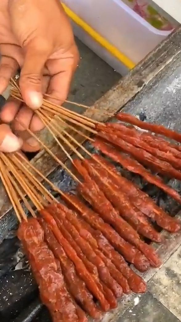 Mencicipi Keunikan Sate Gecek Khas Indramayu, Dagingnya Tipis dan Disantap Pakai Kuah