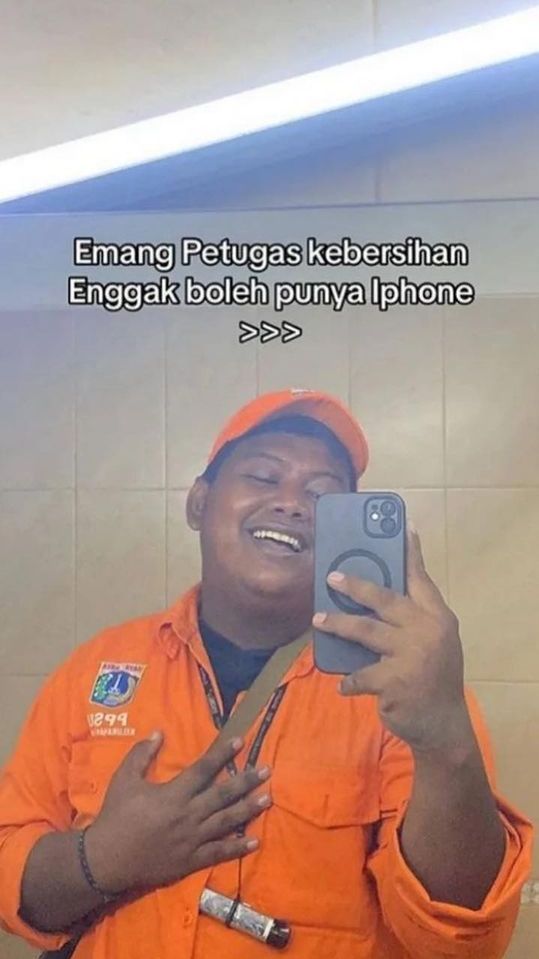 Viral Petugas PPSU Punya iPhone Mahal, Ternyata Ada Kisah Haru Di Baliknya