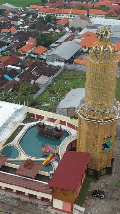 Potret Kolam Renang Legendaris Bernuansa Kerajaan Majapahit, Sediakan Promo Khusus bagi Warga saat Pemilu