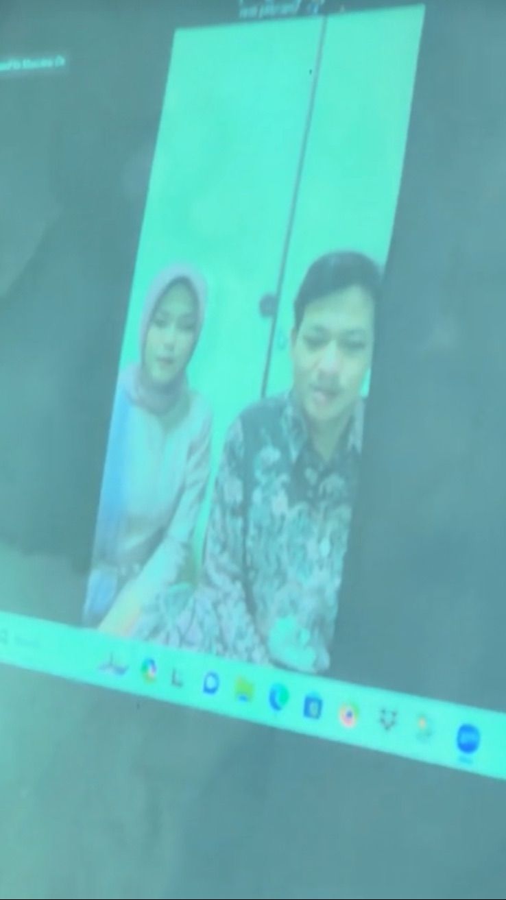 Gelar Lamaran Virtual, Pasangan Ini Tetap Sewa Fotografer dan Pasang Dekorasi