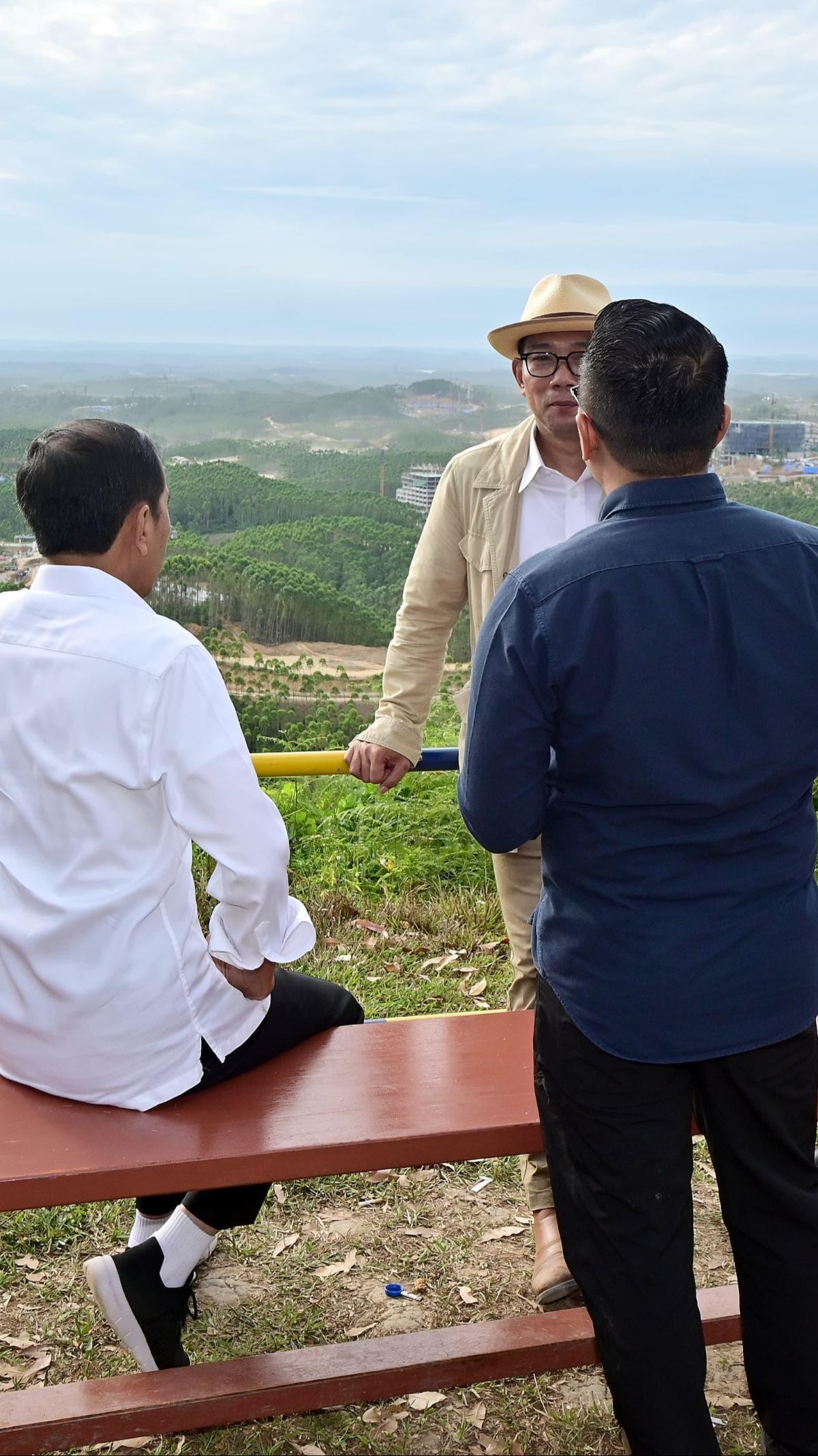 Potret AHY dan Kang Emil Temani Jokowi Nikmati Pagi Sambil Sarapan di IKN