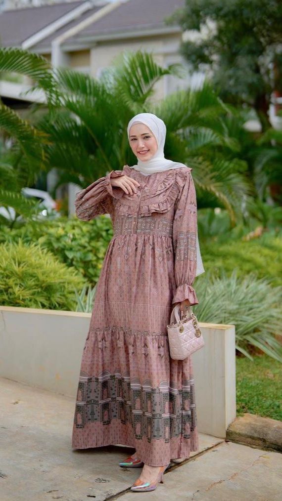 10 Rekomendasi Baju Lebaran Wanita yang Trend di 2024