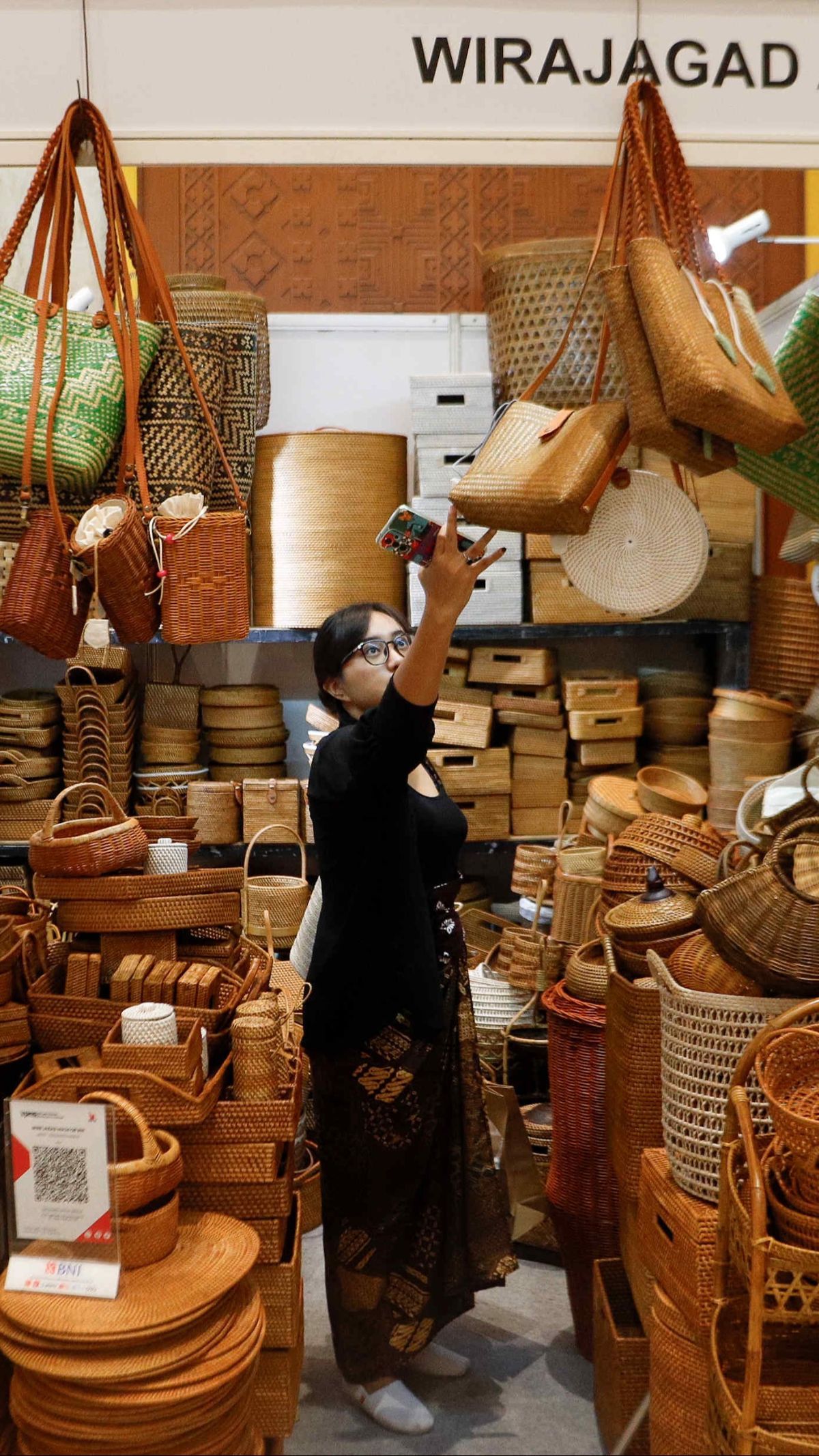 FOTO: Berburu Kerajinan Tangan di Inacraft 2024, Pameran Kriya Terbesar se-ASEAN