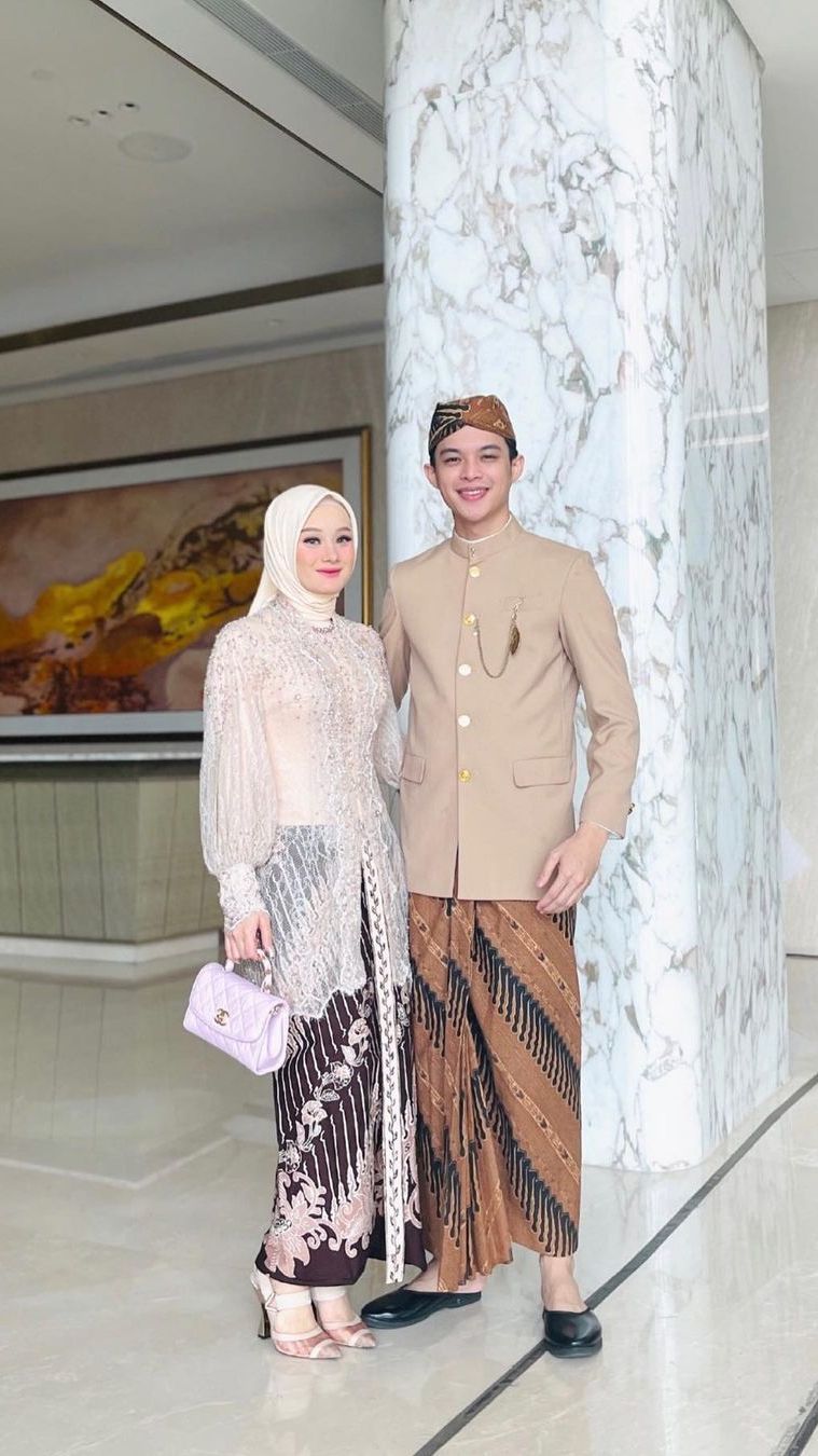 5 Referensi Outfit Couple untuk Kondangan Ala Artis Indonesia