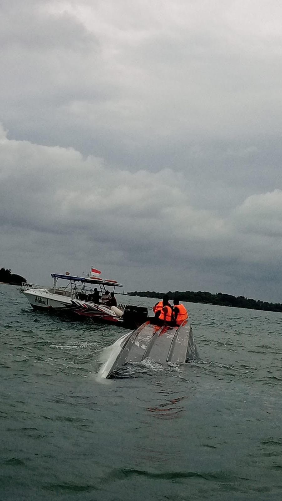 Kapal Speedboat Terbalik di Perairan Kepulauan Seribu, Seluruh Penumpang Dipastikan Selamat