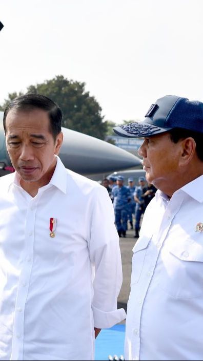 Momen Prabowo Dampingi Jokowi Guyur Jatim Rp 925 M Bangun Jalan, Gagah Bertopi Hitam