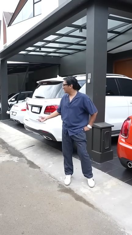 Potret Rumah Mewah Onadio Leonardo, Andre Taulany Sampai Melongo Melihat Sederet Mobil Mewah di Garasi