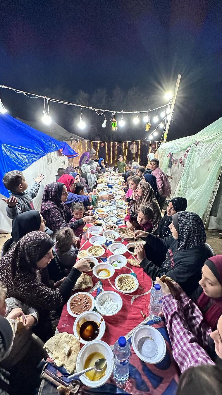 Potret Sahur Pertama Warga Gaza di Pengungsian, Penuh Kesederhanaan dan Kebersamaan