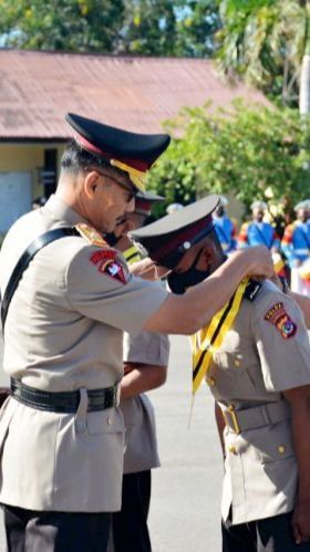 Pelantikan Bintara Ini Tak Dihadiri Ortu, Didatangi Komandan Sosoknya Ungkap Alasan yang Bikin Haru