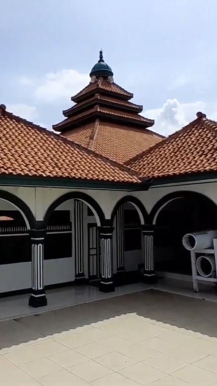 Kisah di Balik Megahnya Masjid Sukalila di Serang yang Berusia Ratusan Tahun, Luasnya Satu Hektare dan Terdapat Makam Kuno