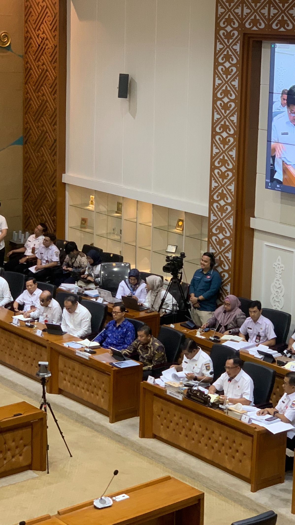 VIDEO: Panas Rapat Komisi VI Bahas Beras Mahal: Gila, Bapak Bohong, RNI Bubarkan Saja!