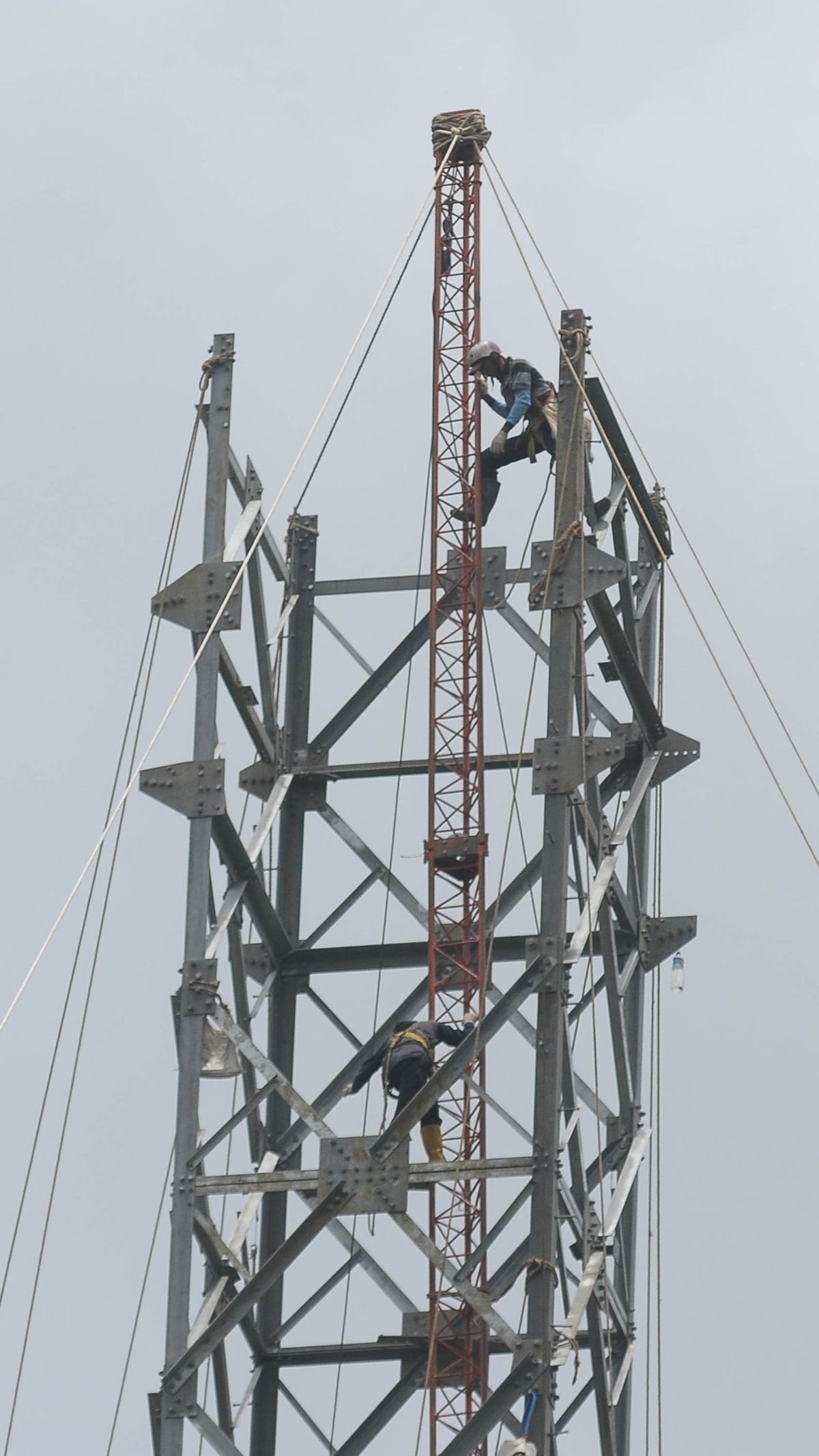 FOTO: PLN Terus Genjot Infrastruktur Kelistrikan