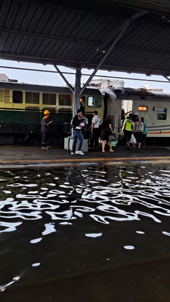 Stasiun Tawang Banjir, Empat Kereta Api Dialihkan ke Stasiun Poncol