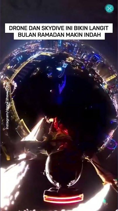 VIDEO: Drone dan Skydive ini Bikin Langit Bulan Ramadan Makin Indah