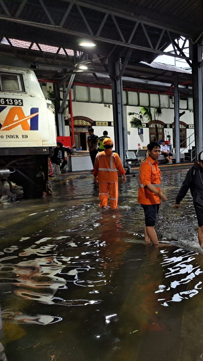 Catat, Ini Daftar Perjalanan Kereta Api yang Dibatalkan Terdampak Banjir Semarang