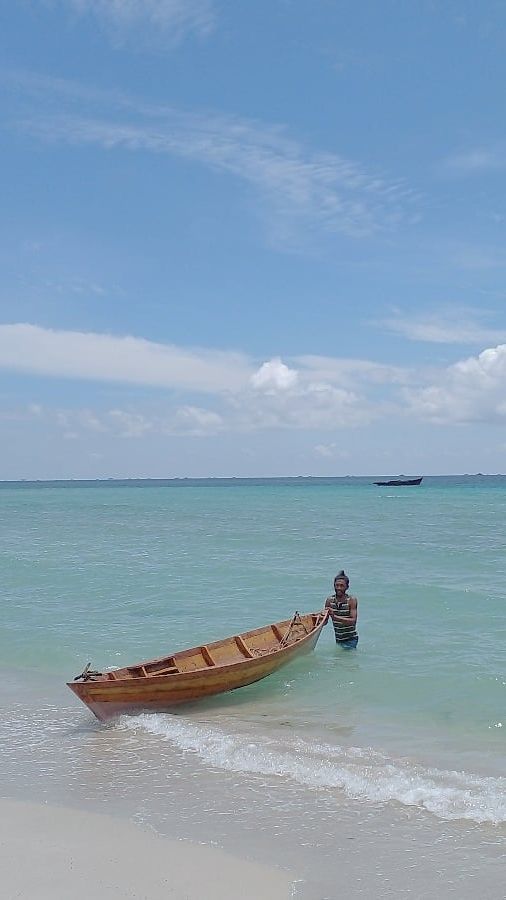 Bervakansi ke Pantai Trikora Riau, Namanya Konon Diambil dari Peristiwa Tri Komando Rakyat