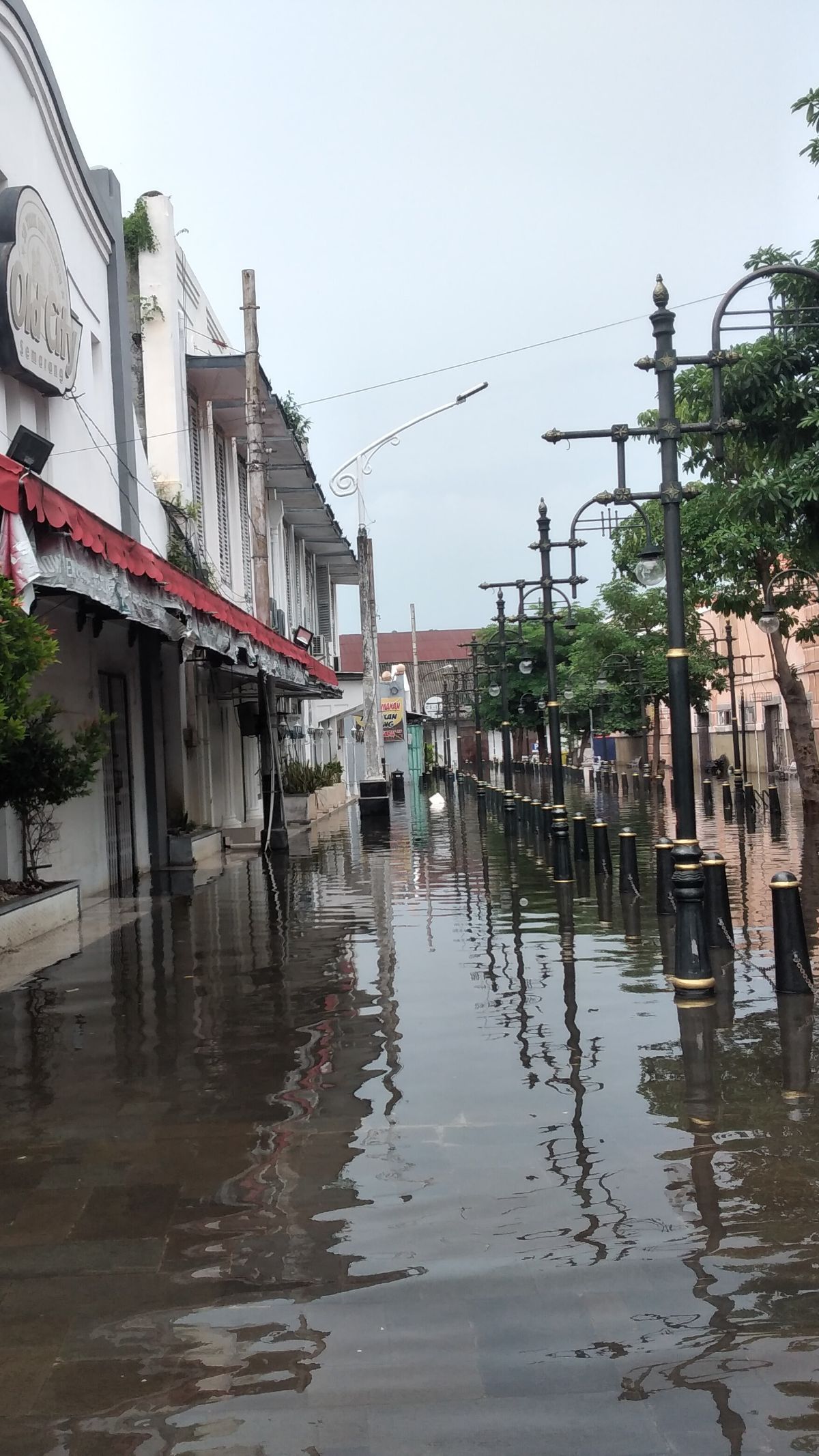 Menengok Kondisi Kota Lama Semarang Terendam Banjir Imbas Limpasan Air Sungai