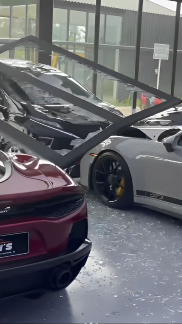 Pengemudi Xpander Diduga Mabuk sebelum Tabrak Porsche GT 3 hingga Ringsek di Showroom PIK 2