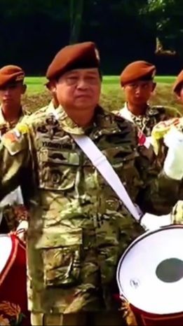 Video Lawas Presiden RI ke-6 Main Drum Band Bareng Taruna Akmil, Keahliannya Disorot