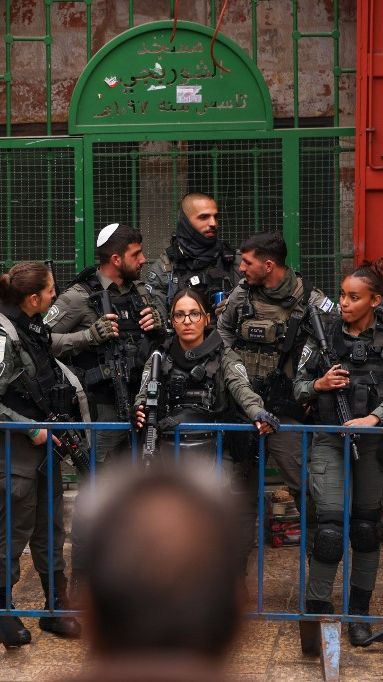 FOTO: Ribuan Polisi Israel Bersenjata Lengkap Dikerahkan di Masjid Al Aqsa Saat Jumat Pertama Ramadan