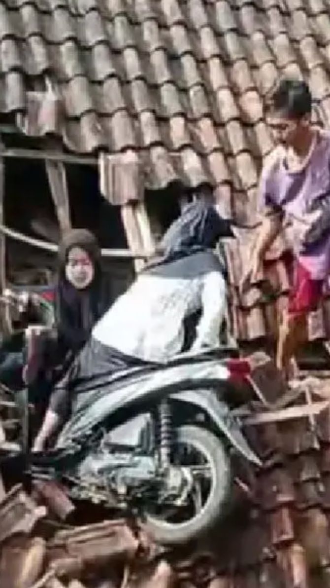 Sempat Viral Dua Bocah SD Naik Motor Tersangkut di Atap Rumah, Ternyata Begini Penampakan Jalan yang Dilalui