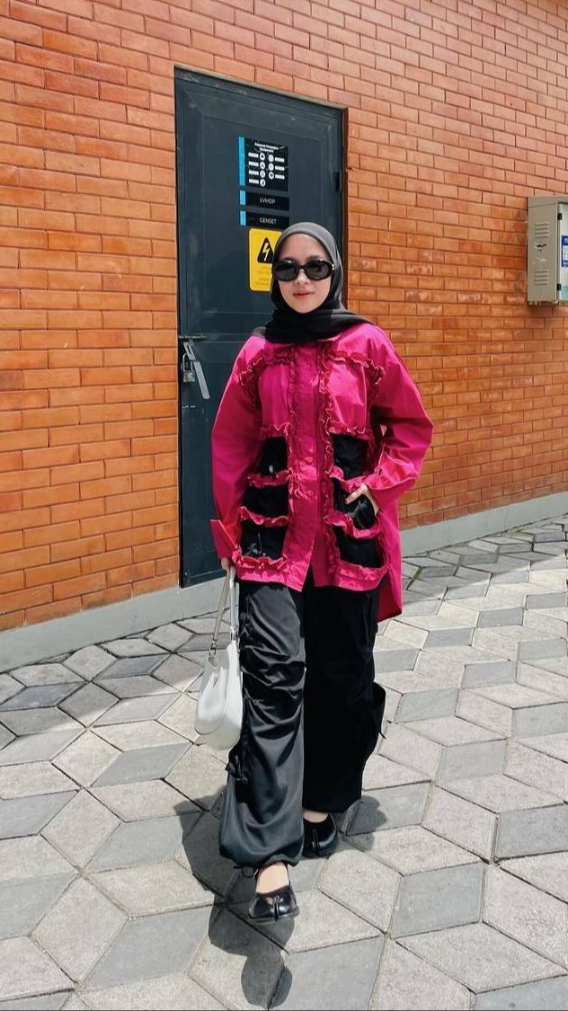 Potret OOTD Simple ala Nissa Sabyan yang Menawan, Bisa Jadi Inspirasi Untuk Acara Bukber Bareng Bestie