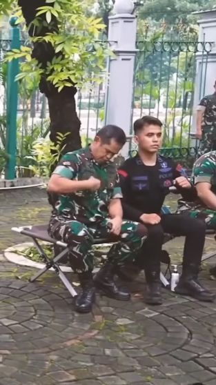 Canda Kasad Jenderal TNI Maruli ke Anggota Brimob Bikin Kasal Ali Ngakak