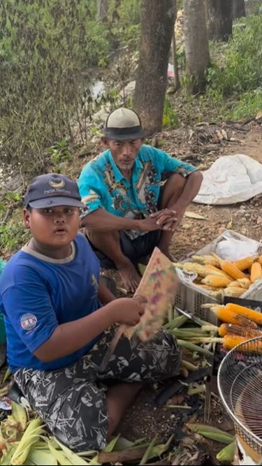 Bocil Penjual Jagung Bakar Bercita-cita jadi Kiai & Bangun Musala, Akun Partai NasDem Malah Ramai Ditandai