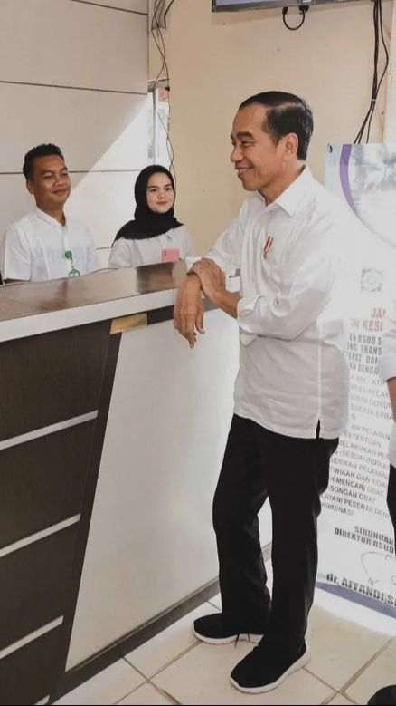 VIDEO: Momen Kocak Jokowi Beraksi Jadi Resepsionis Rumah Sakit, Pasien Cantik Bikin Salfok